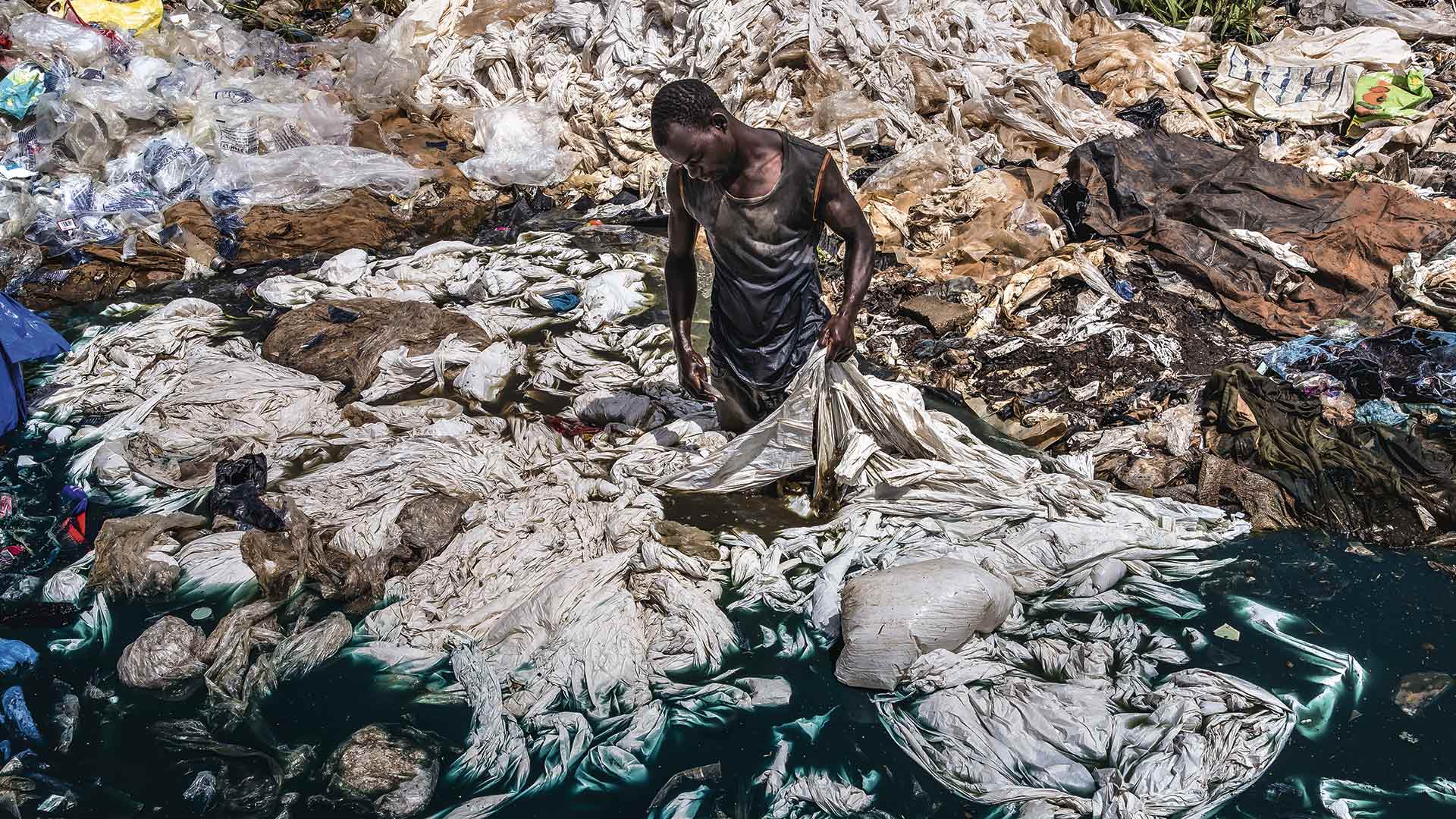 El gigante moribundo: el mítico lago Victoria, arrasado por la sobrepesca y la contaminación