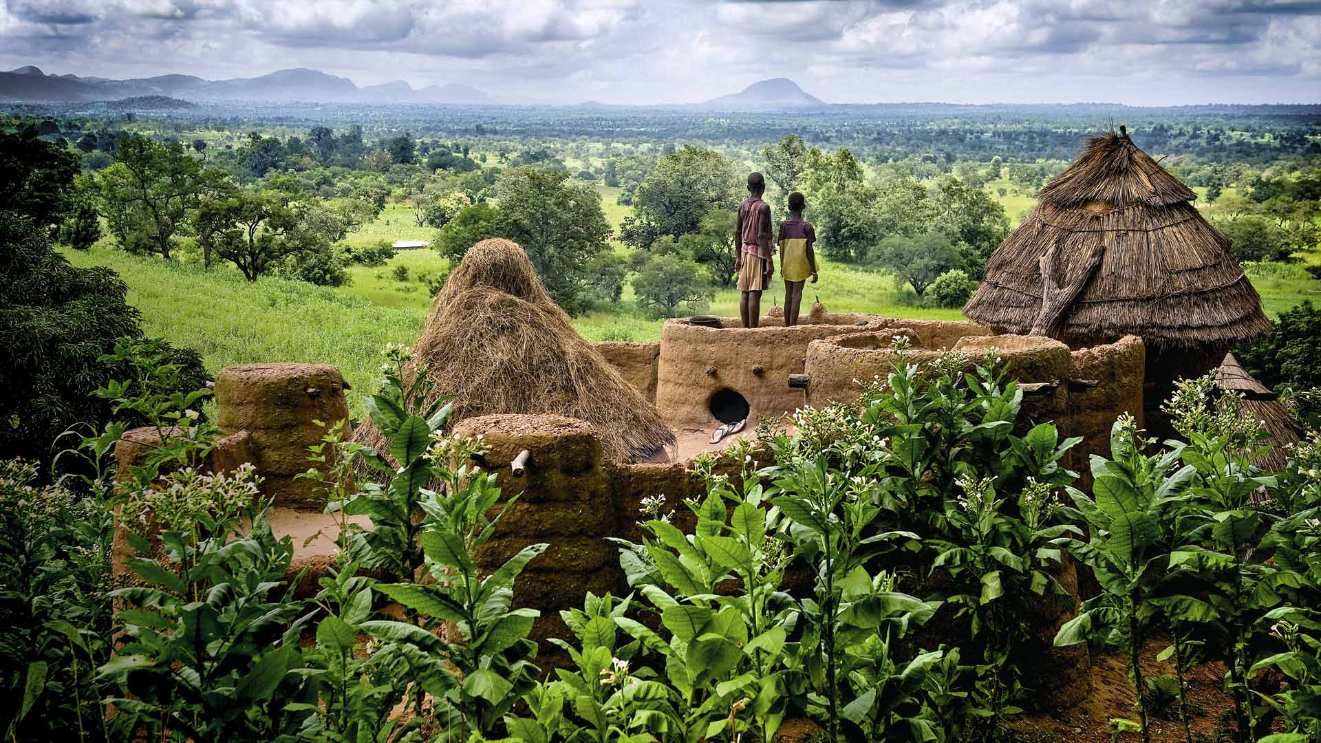 Los castillos de África: así se vive en el reino de los sombas